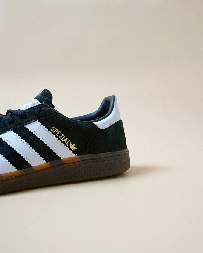 Кроссовки унисекс adidas Originals Handball Spezial Black/Cloud White/Gum