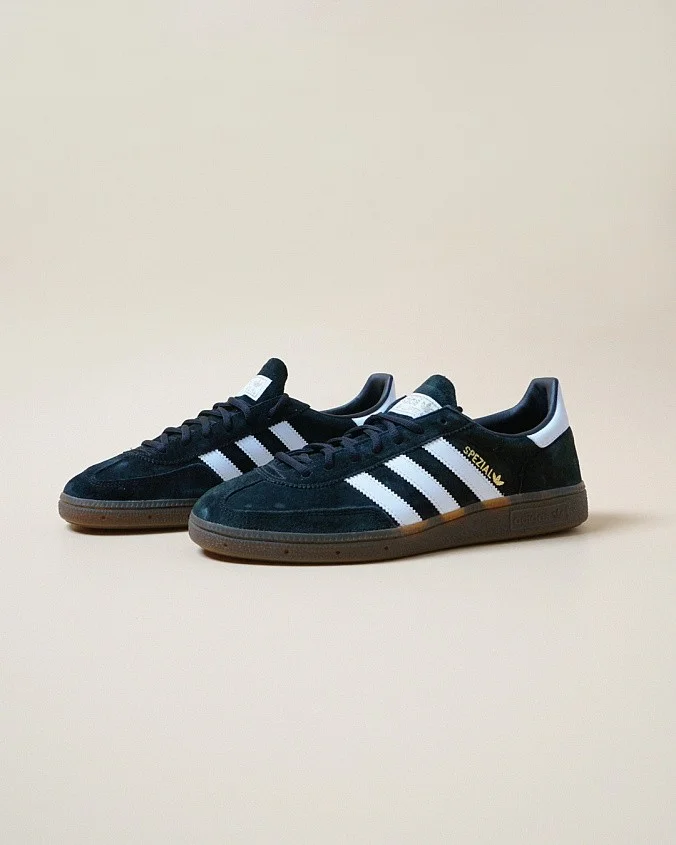 Кроссовки унисекс adidas Originals Handball Spezial Black/Cloud White/Gum