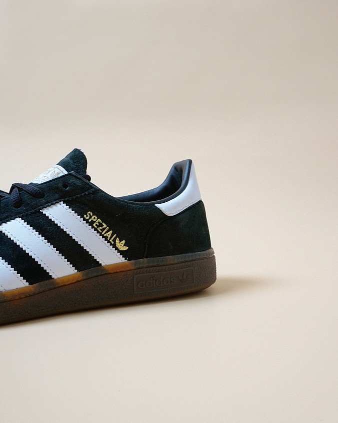 Кроссовки унисекс adidas Originals Handball Spezial Black/Cloud White/Gum
